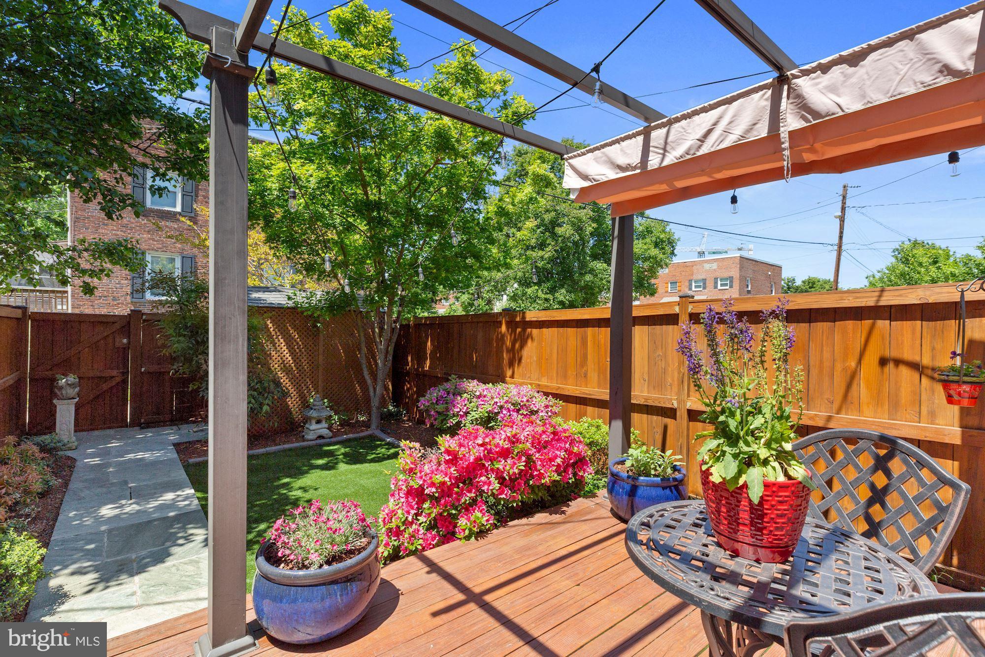 1014 COLONIAL AVENUE