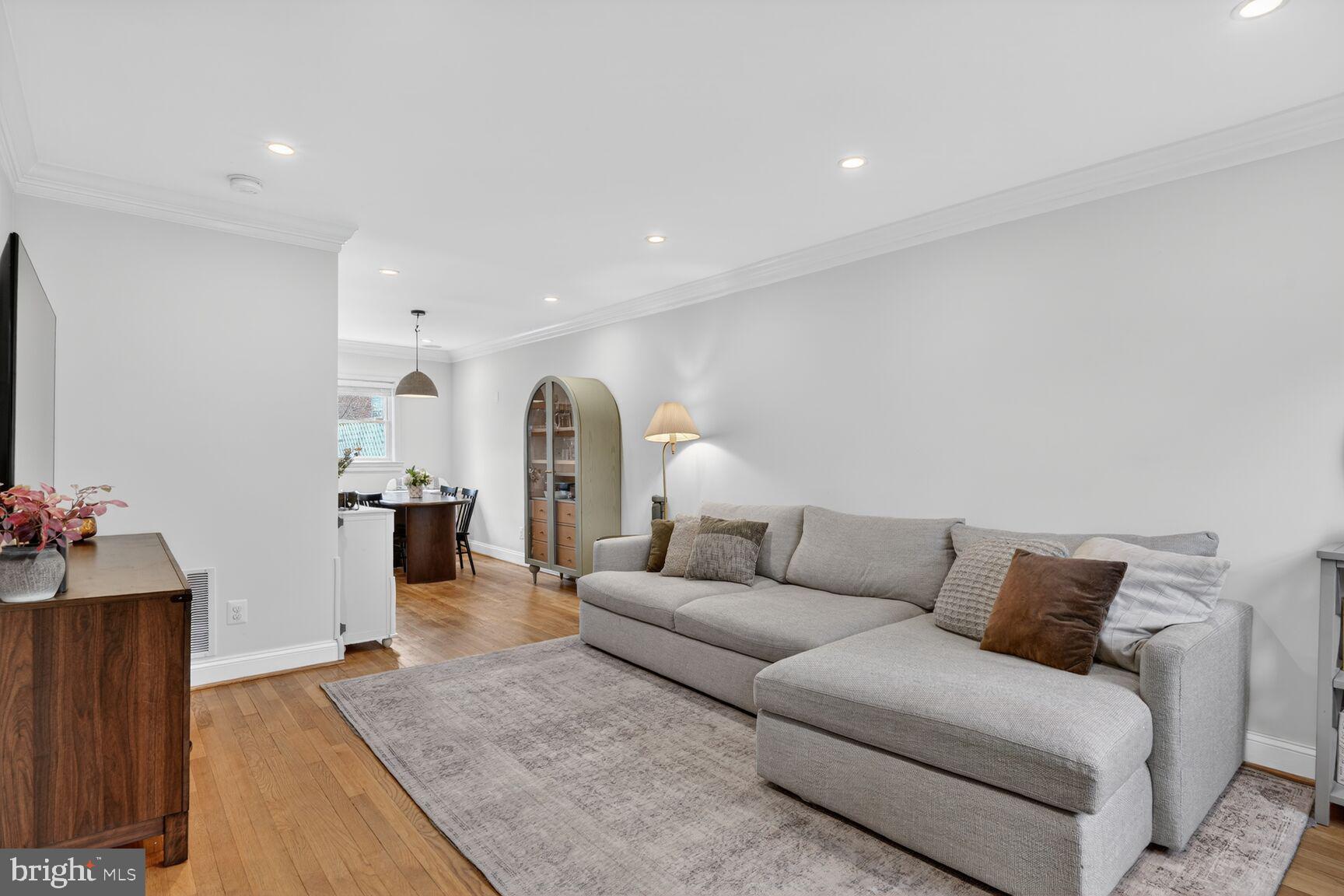 1014 COLONIAL AVENUE