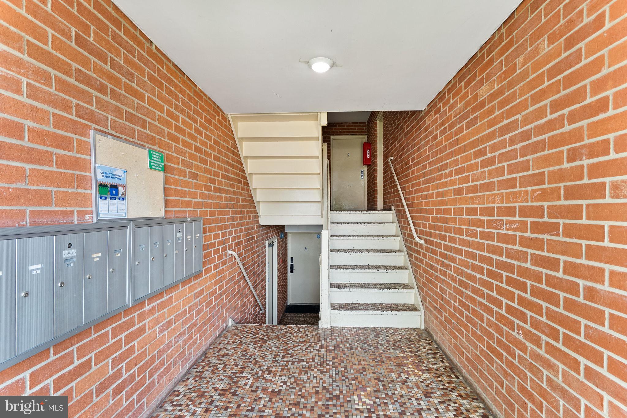 125 CLUBHOUSE DRIVE U SW 7