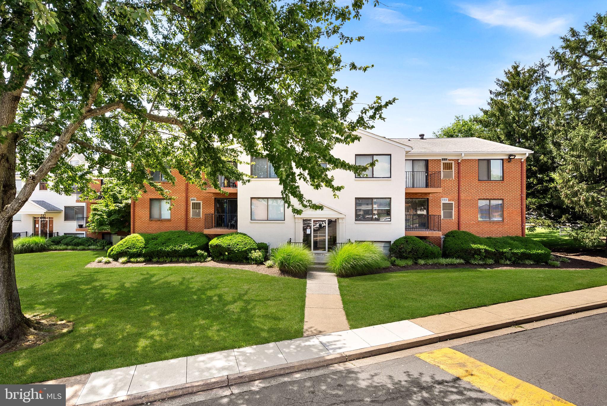 125 CLUBHOUSE DRIVE U SW 7