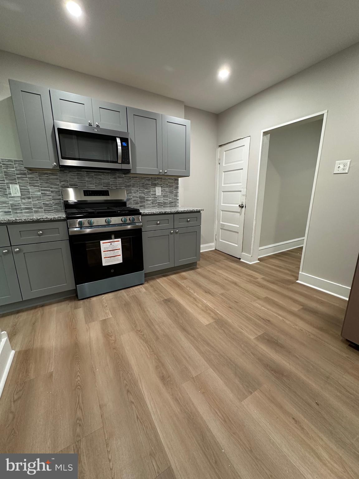 ELMWOOD PARK - Residential Lease