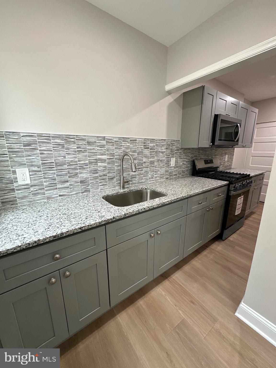 ELMWOOD PARK - Residential Lease