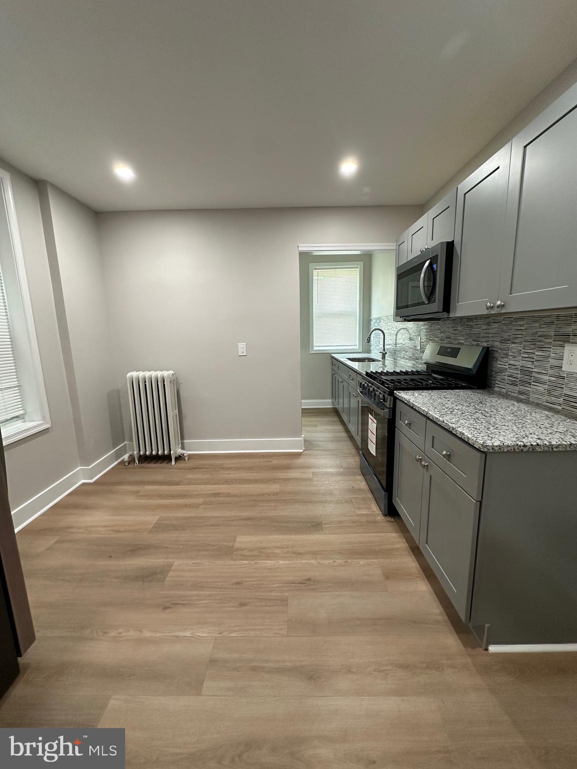 ELMWOOD PARK - Residential Lease