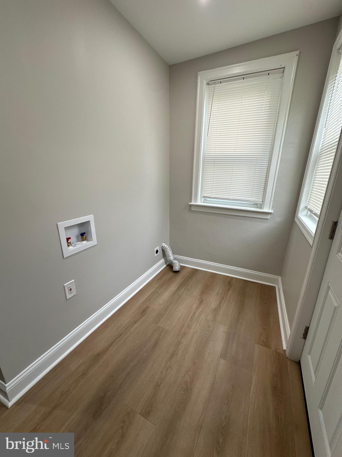 ELMWOOD PARK - Residential Lease