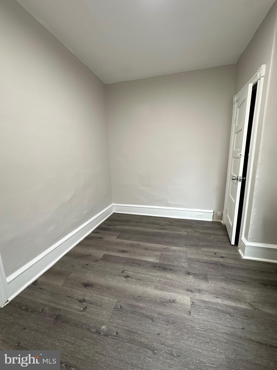 ELMWOOD PARK - Residential Lease