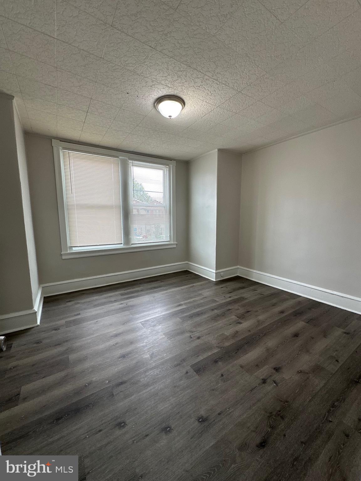 ELMWOOD PARK - Residential Lease