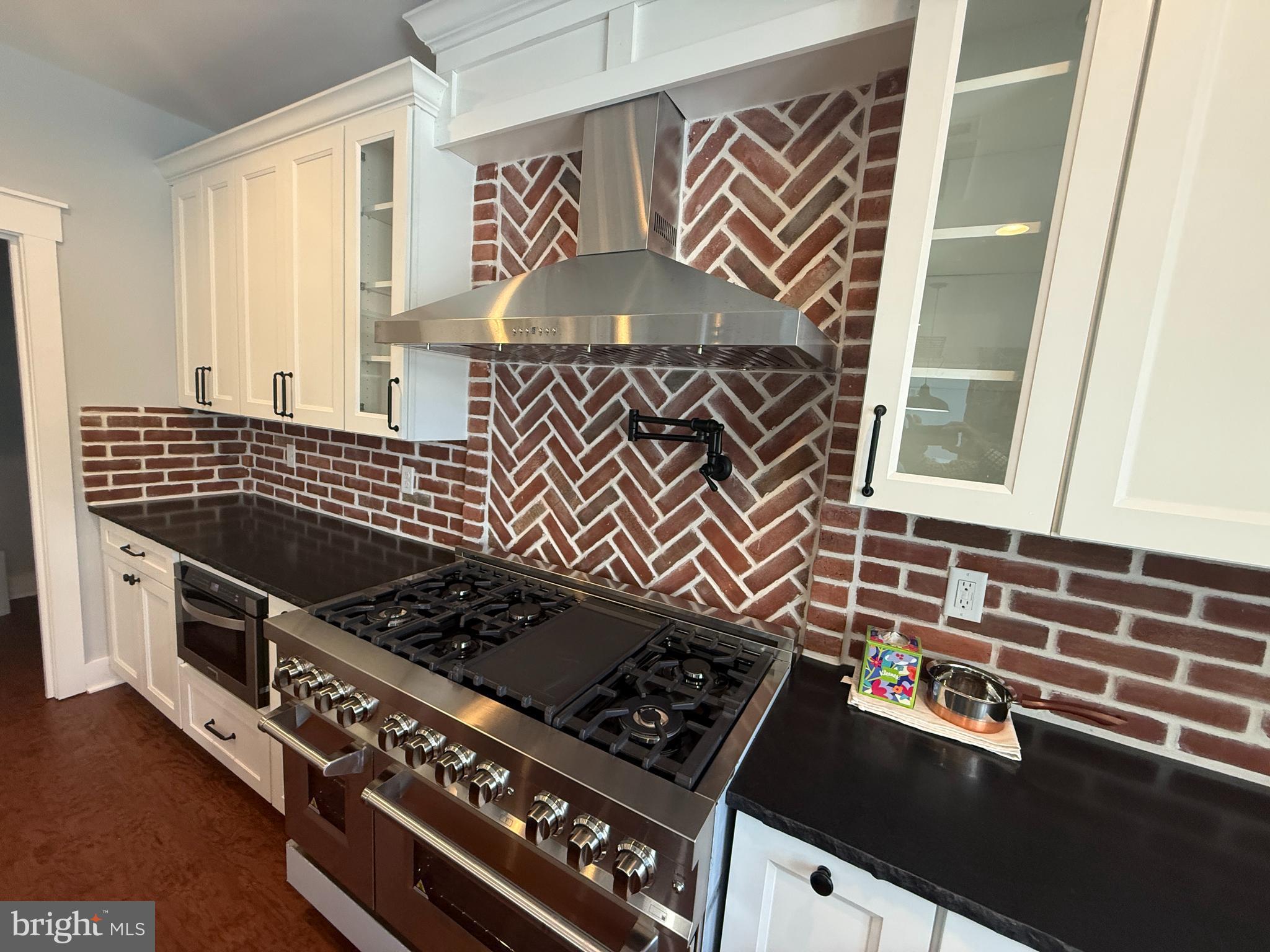 BLACKSTON COVE - Residential