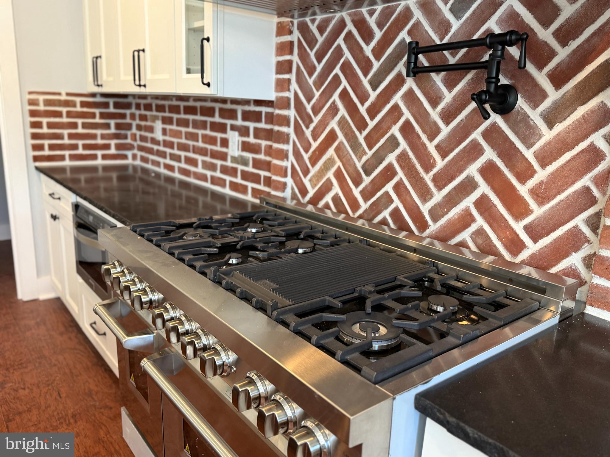 BLACKSTON COVE - Residential