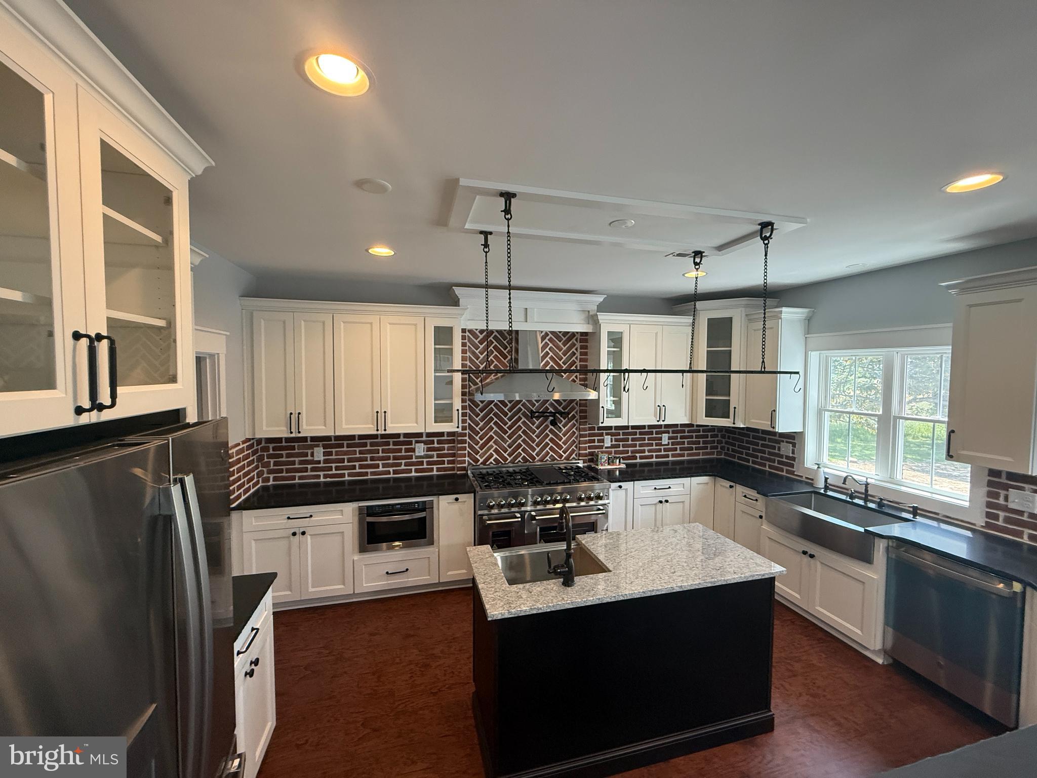 BLACKSTON COVE - Residential