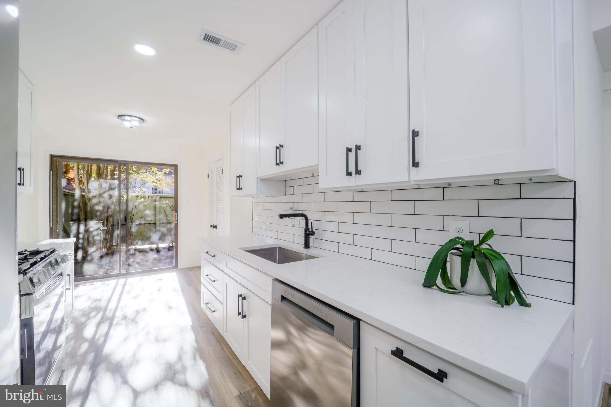 POOKS HILL - Residential