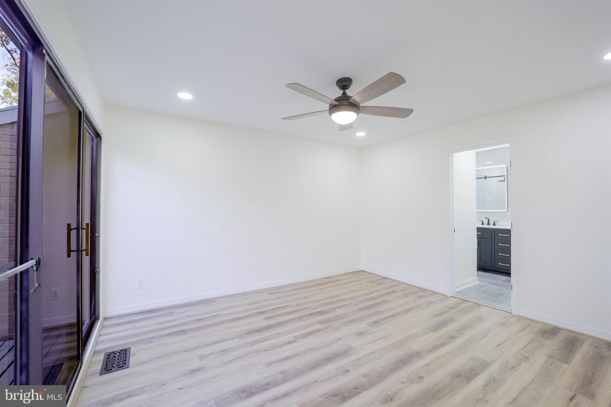 POOKS HILL - Residential