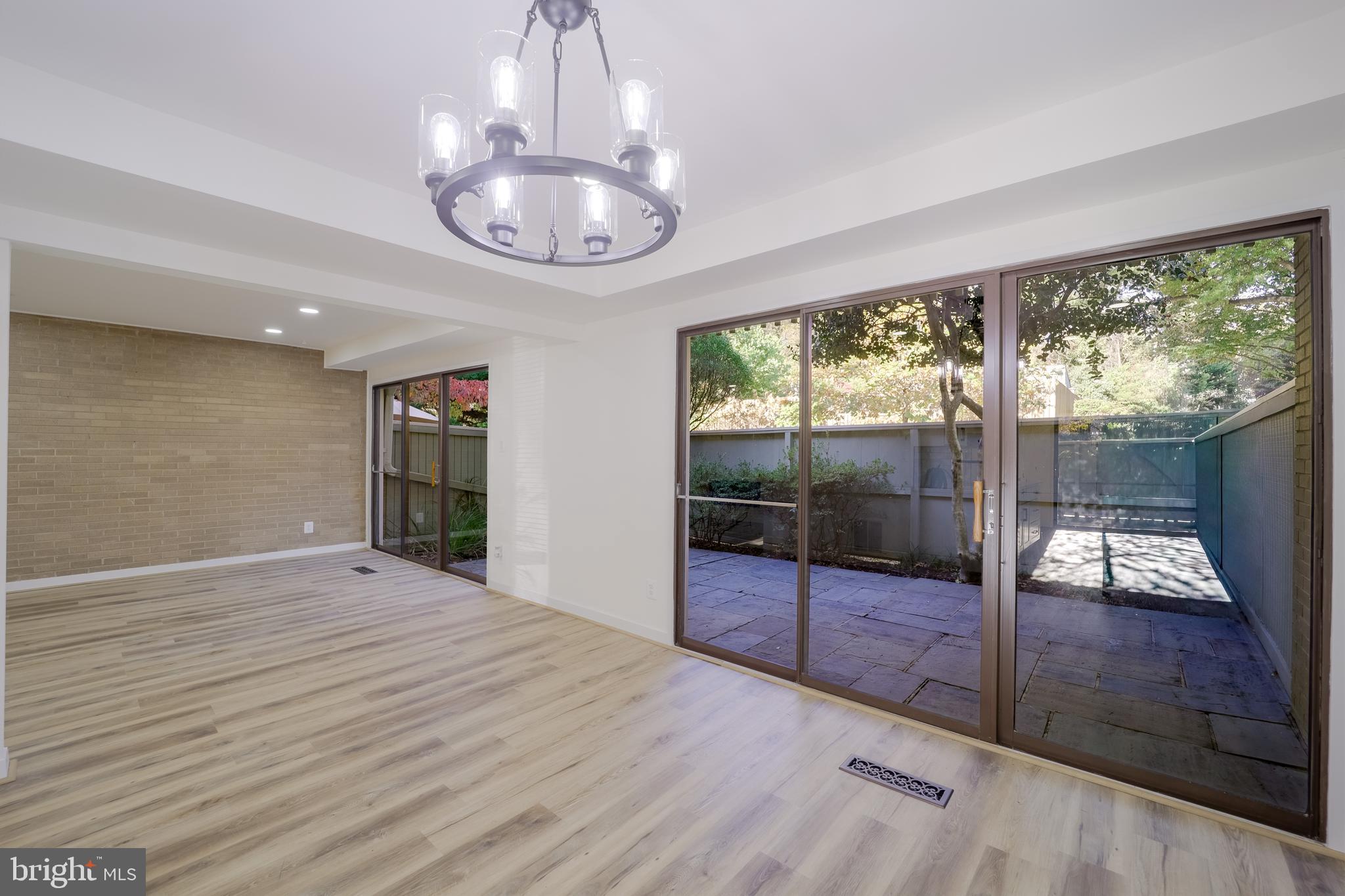 POOKS HILL - Residential