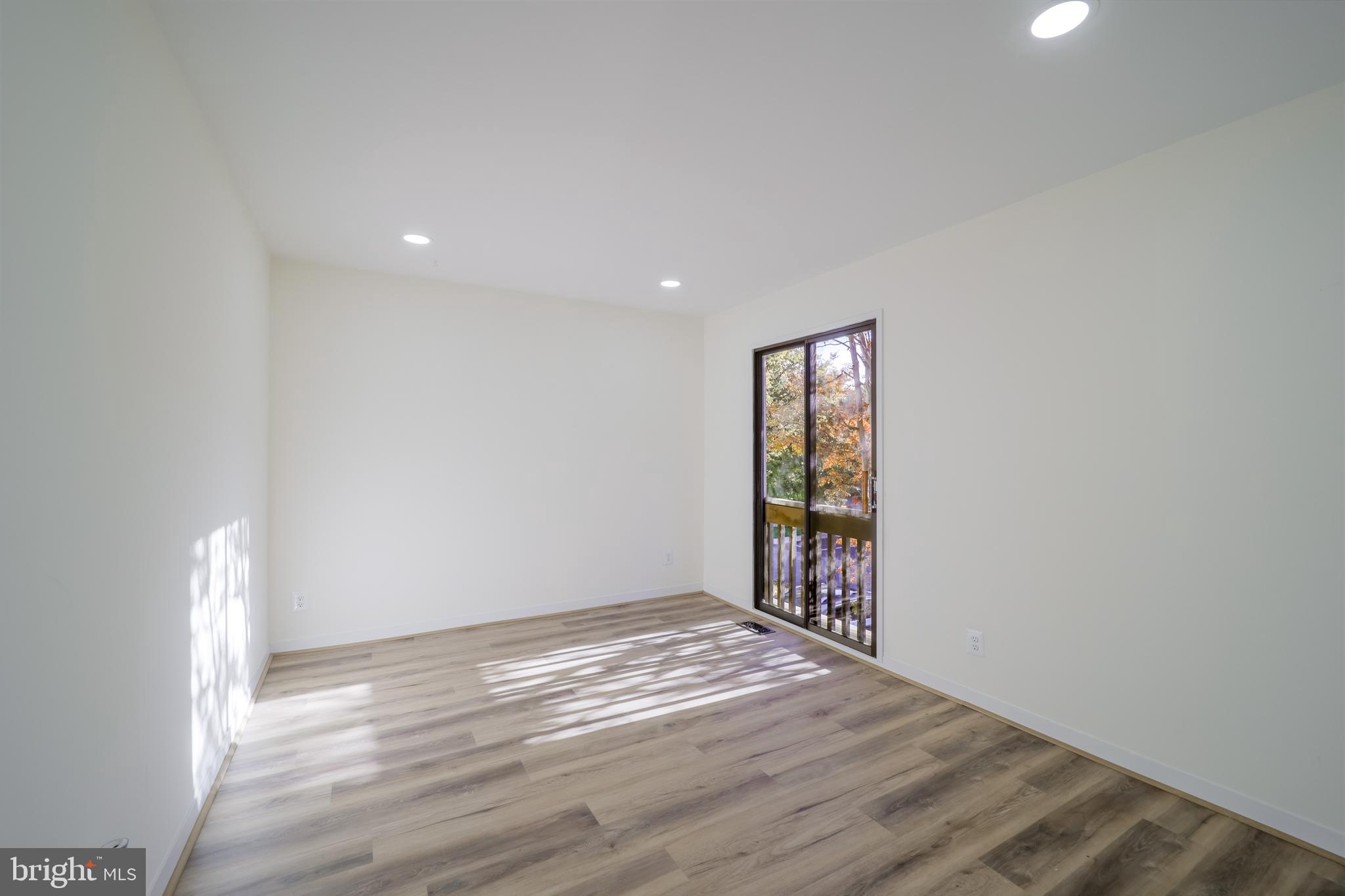 POOKS HILL - Residential