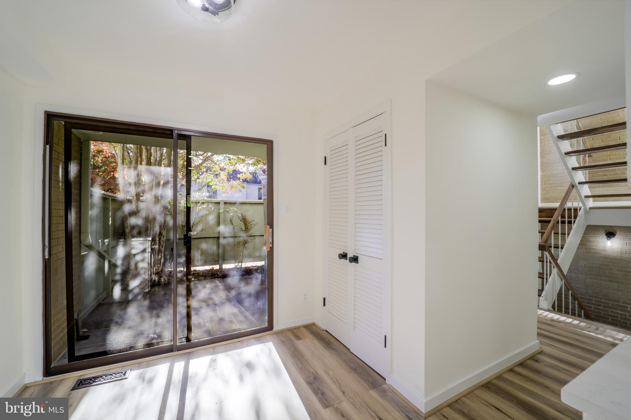 POOKS HILL - Residential