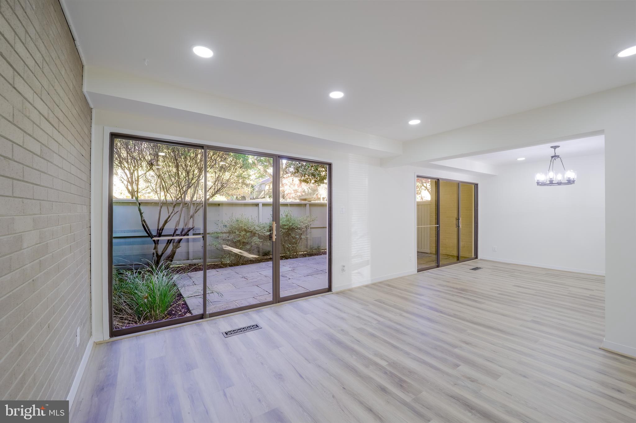 POOKS HILL - Residential