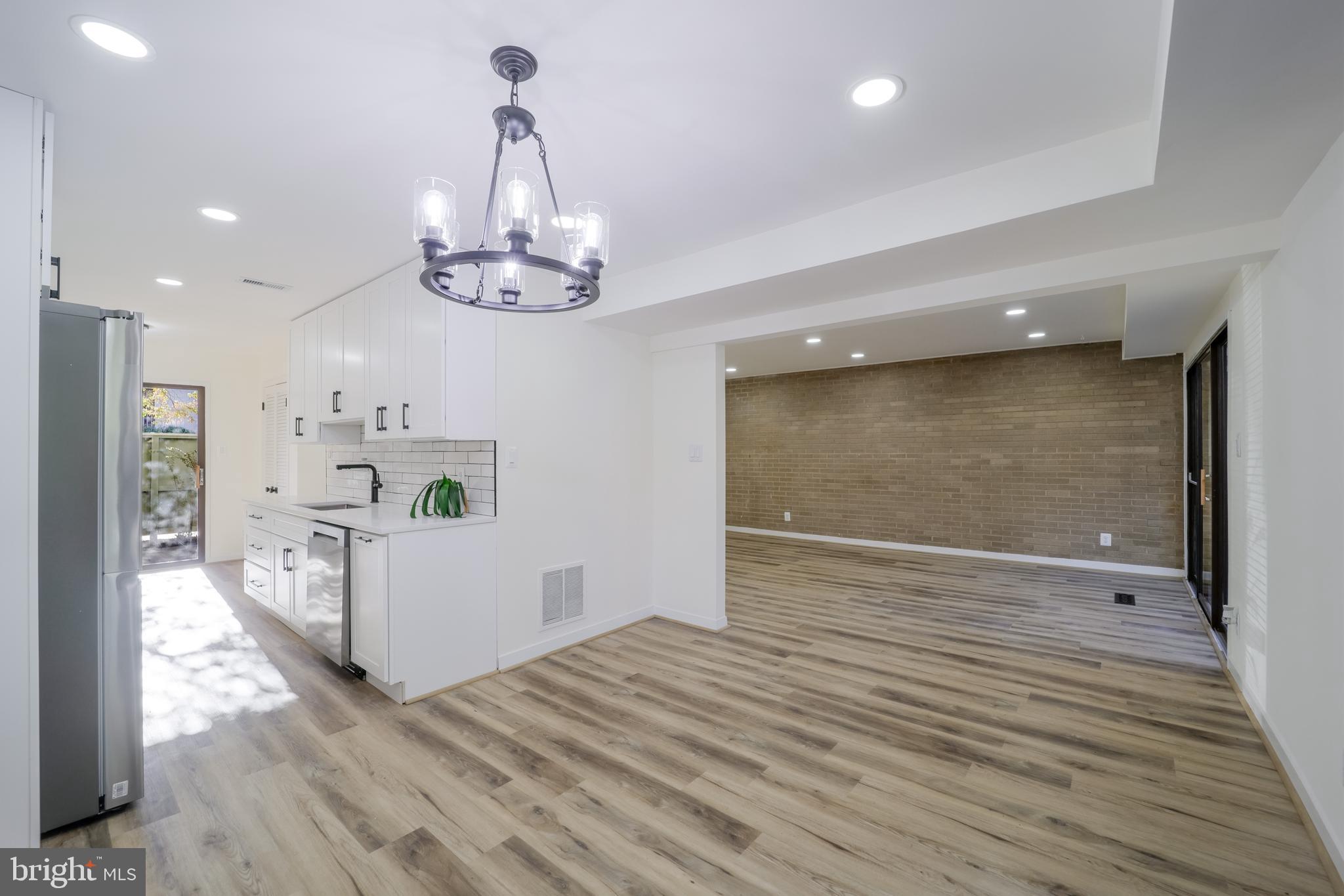 POOKS HILL - Residential