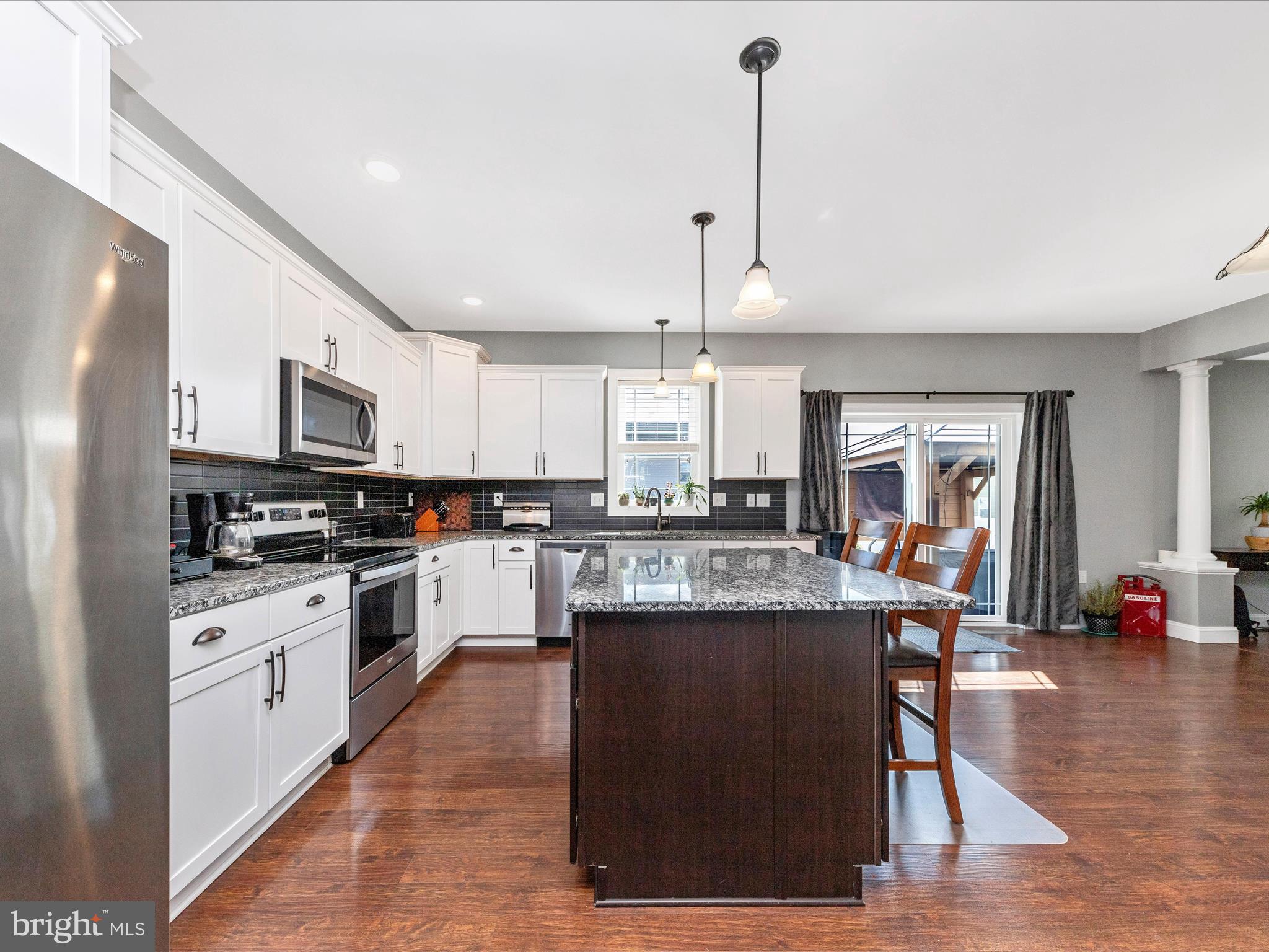 ROLLING HILLS - Residential