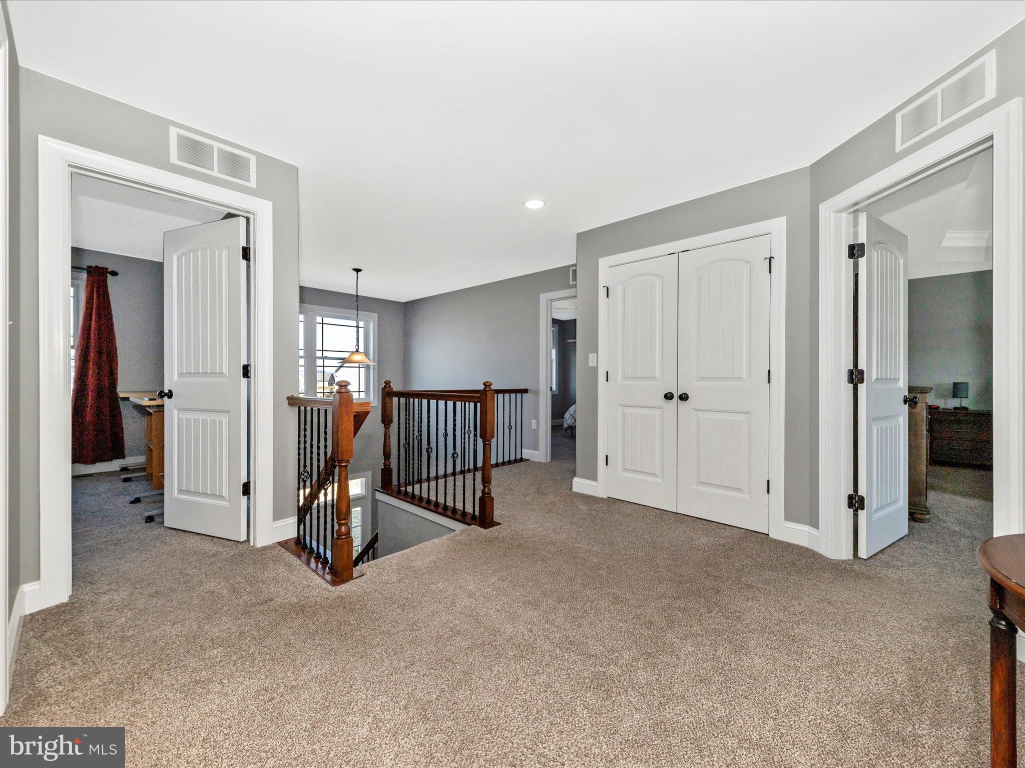 ROLLING HILLS - Residential