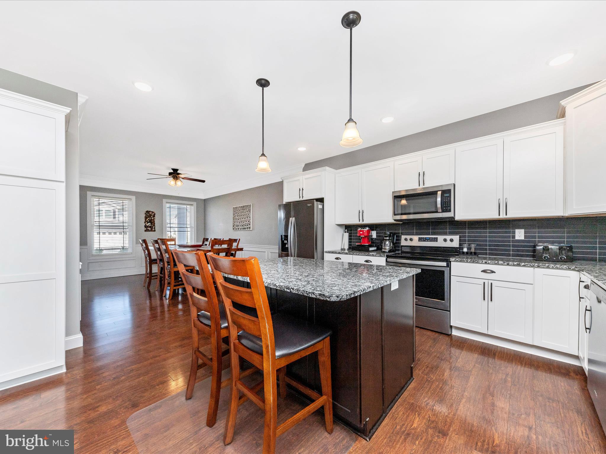 ROLLING HILLS - Residential