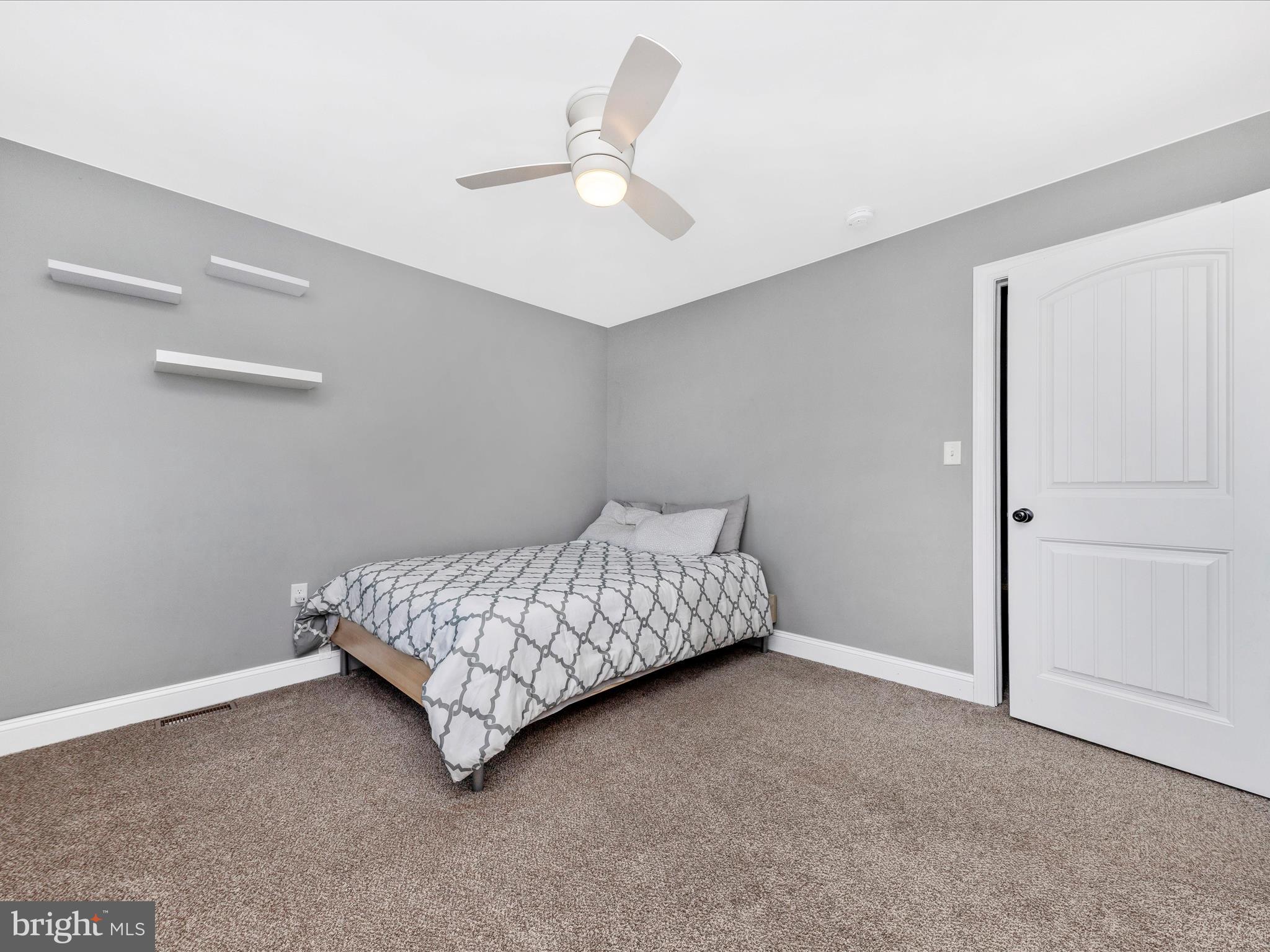 ROLLING HILLS - Residential