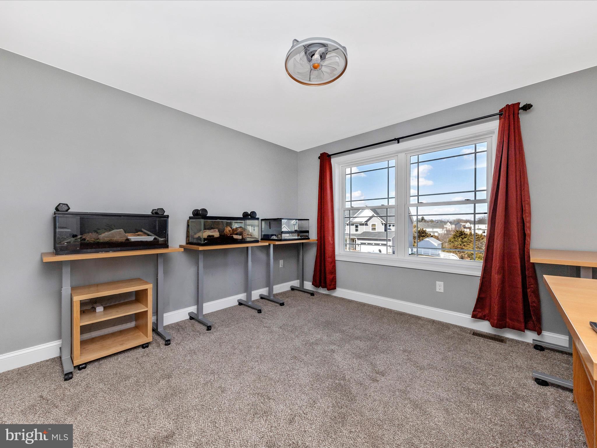 ROLLING HILLS - Residential