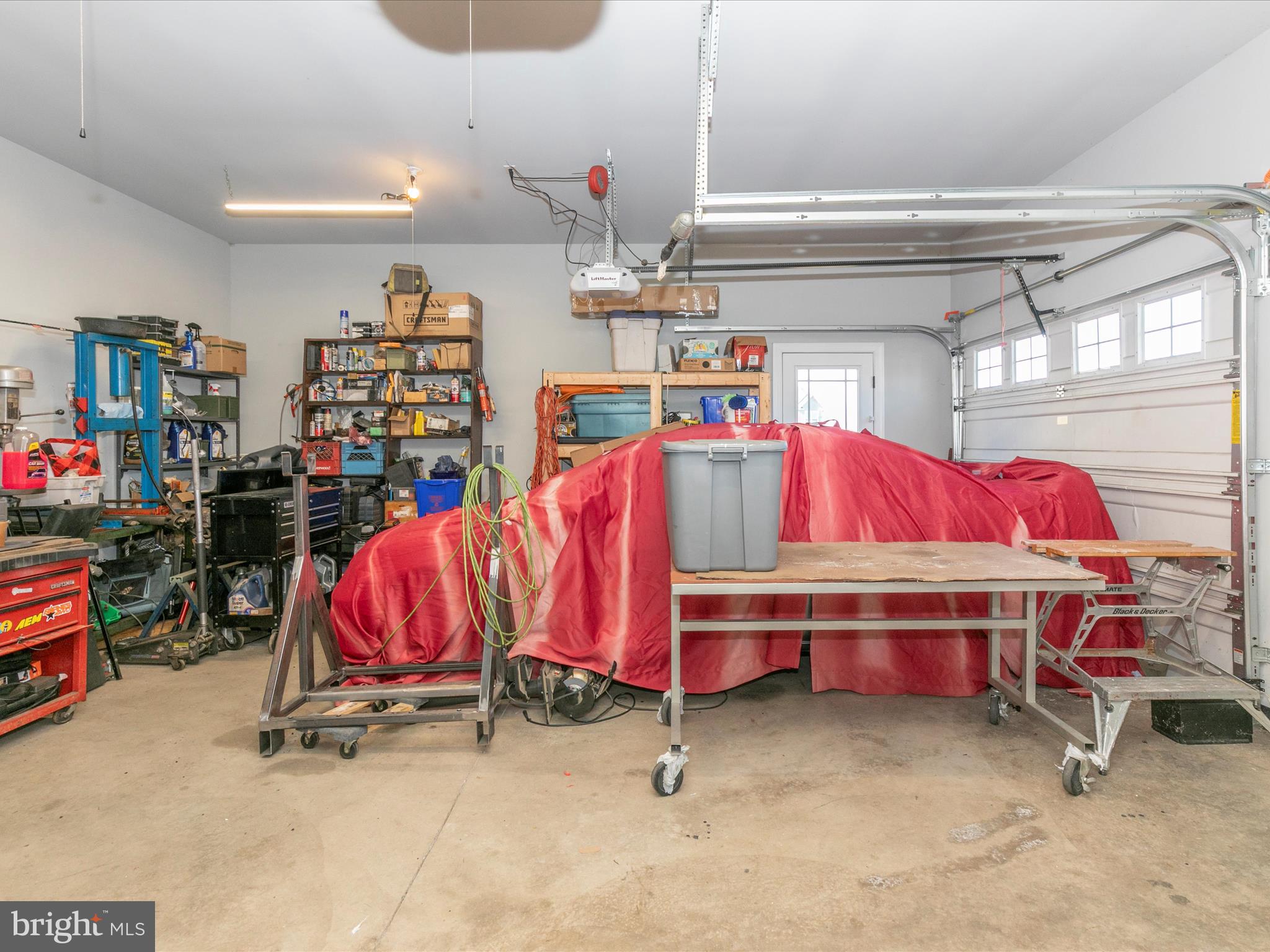 ROLLING HILLS - Residential