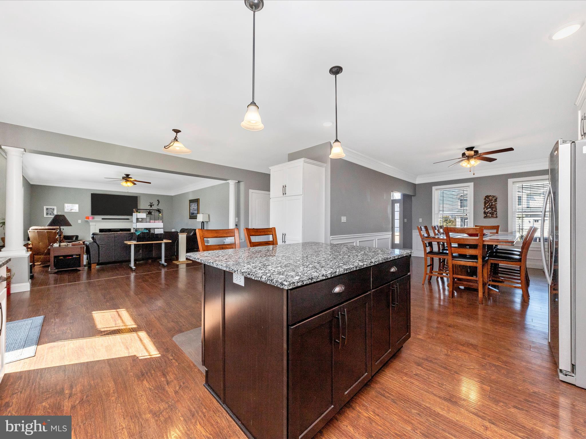 ROLLING HILLS - Residential