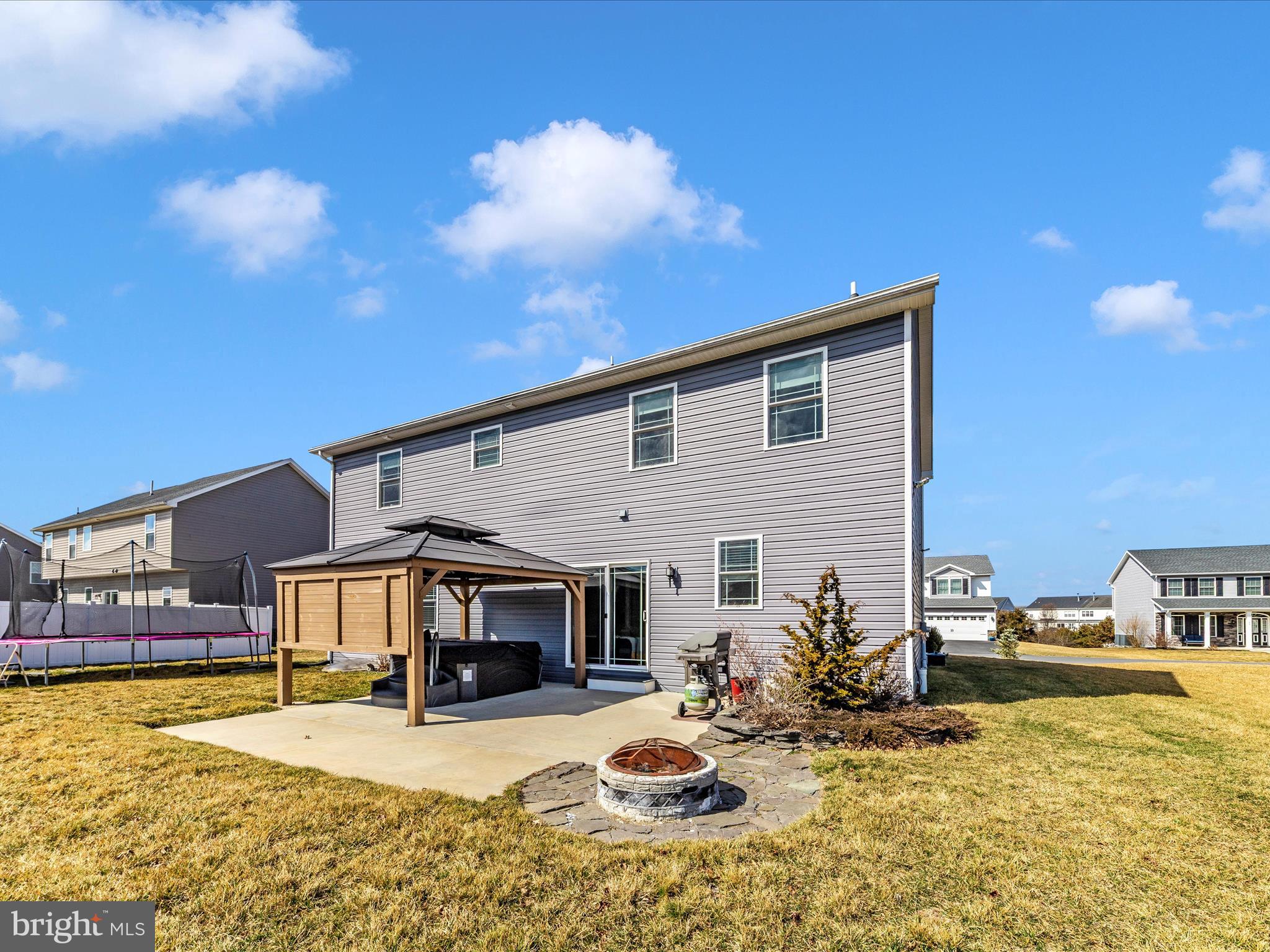 ROLLING HILLS - Residential