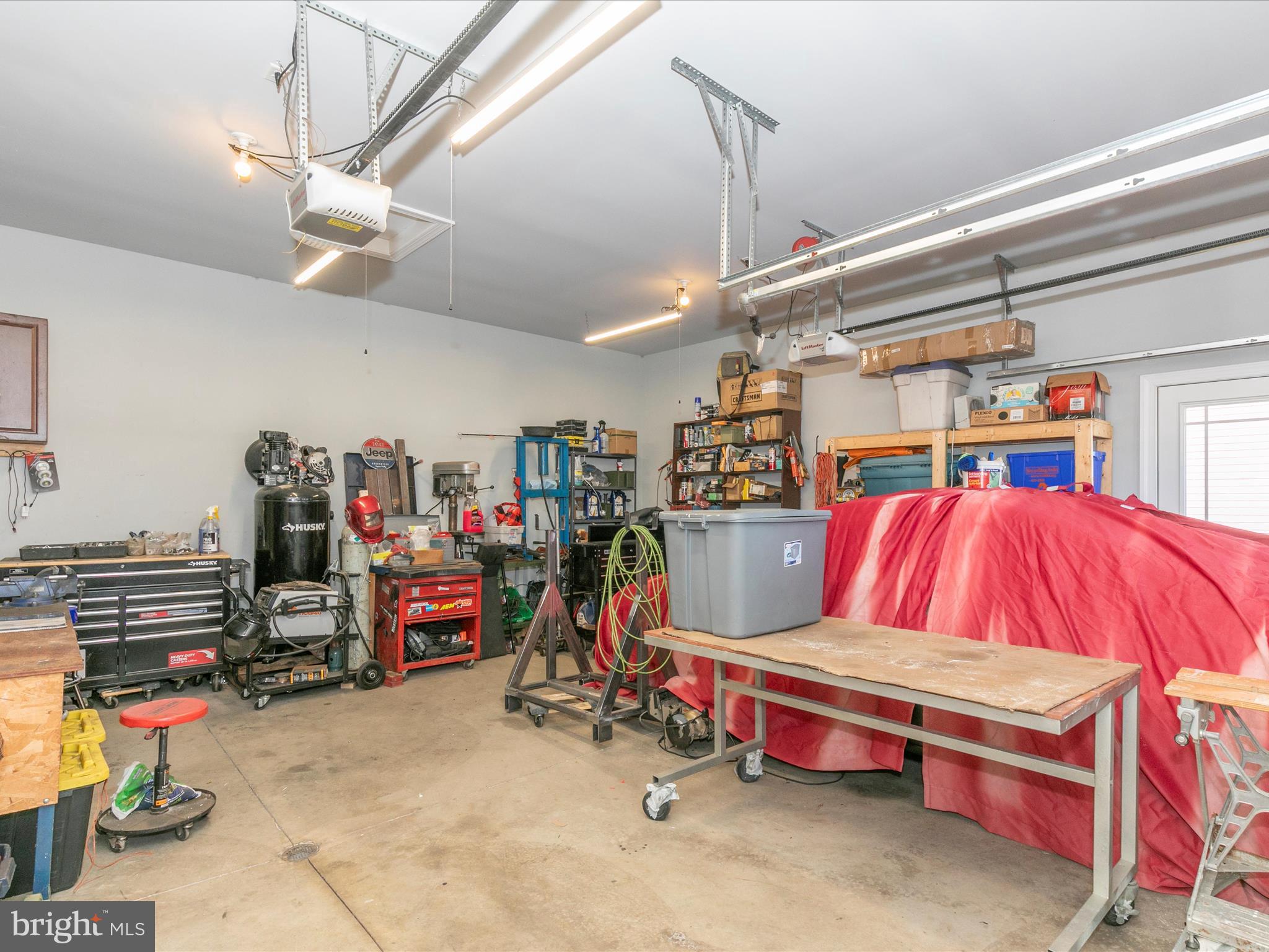 ROLLING HILLS - Residential