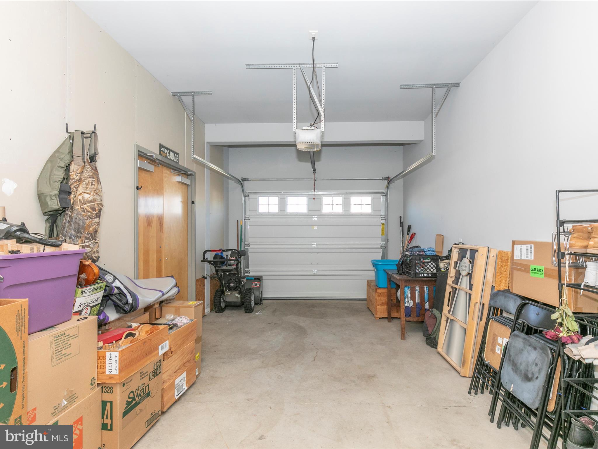 ROLLING HILLS - Residential