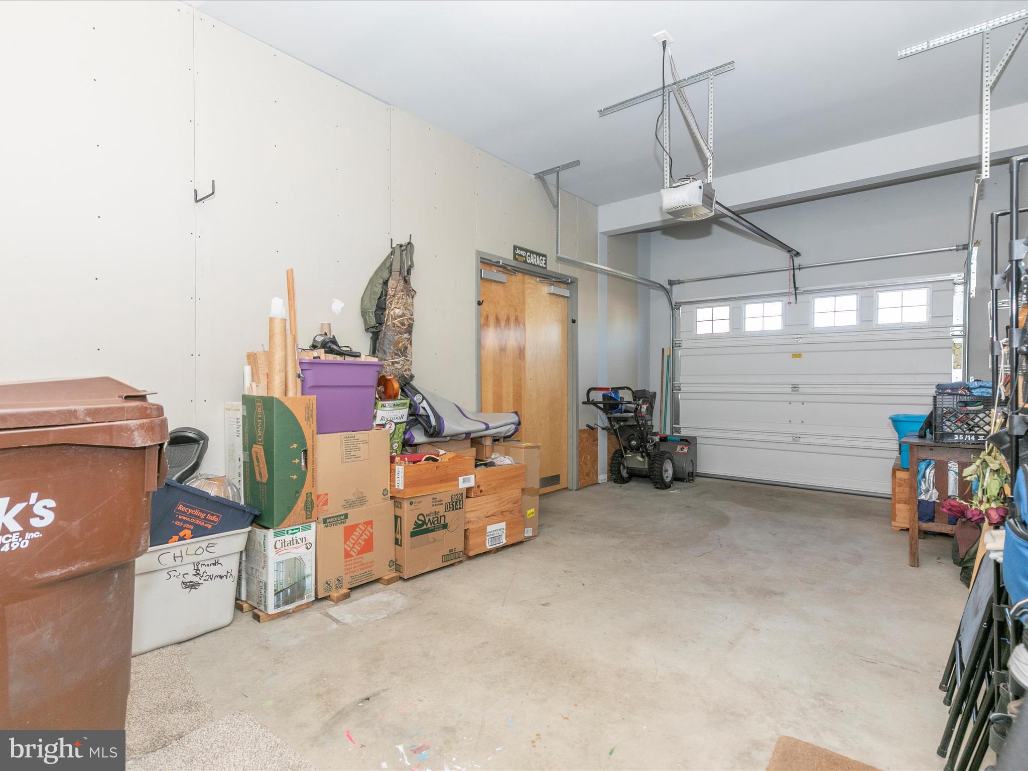 ROLLING HILLS - Residential