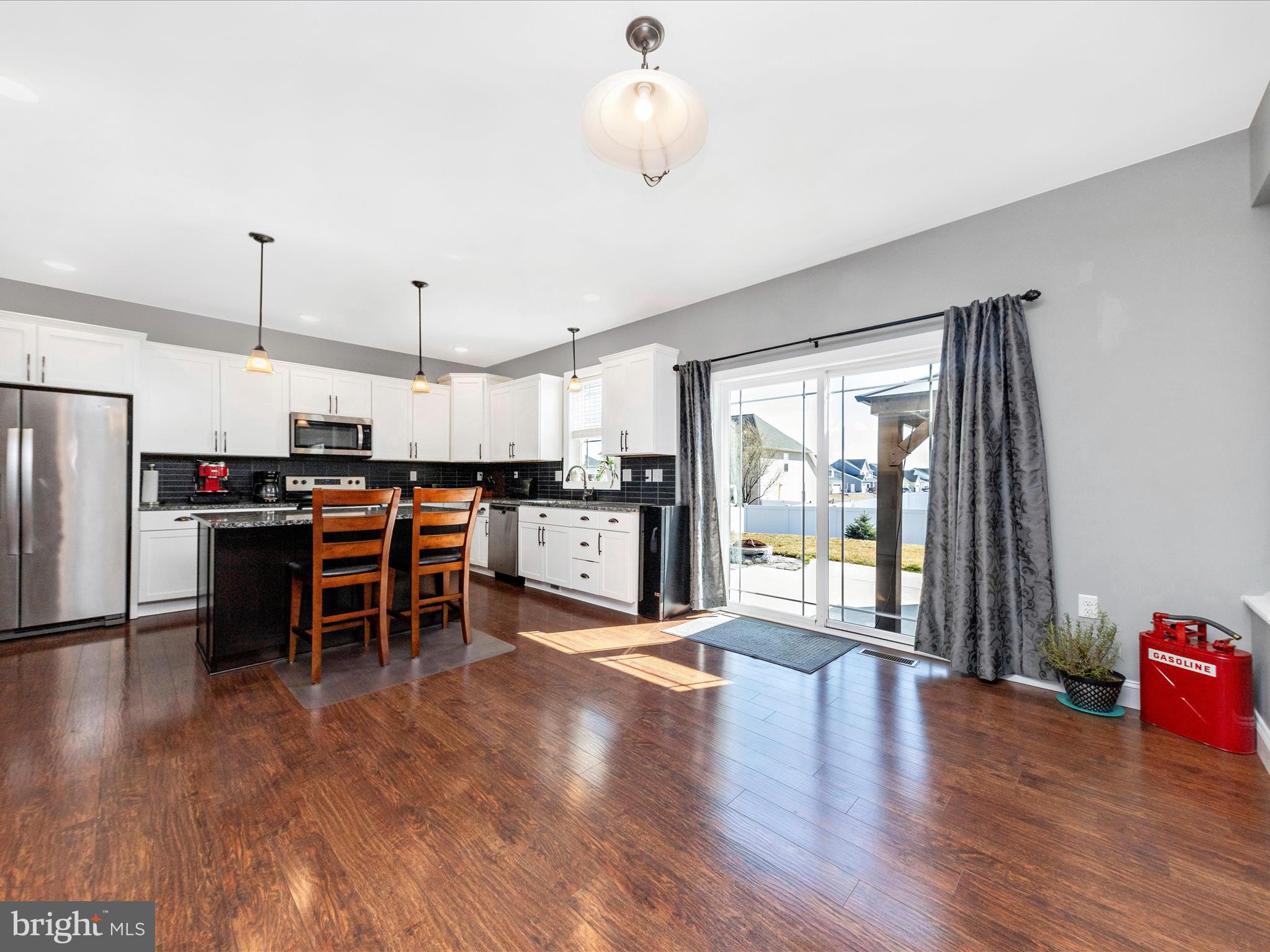 ROLLING HILLS - Residential