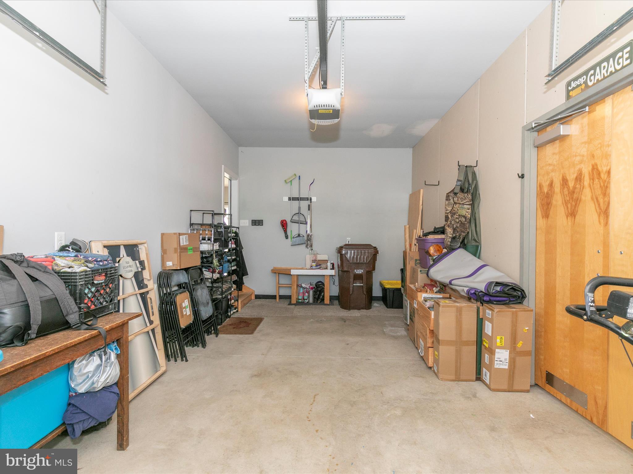 ROLLING HILLS - Residential