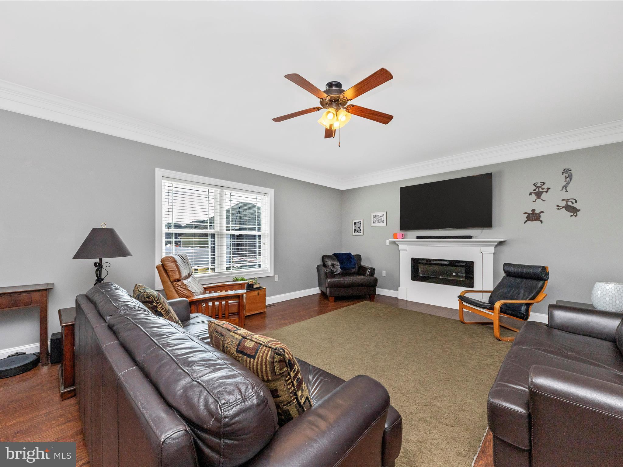 ROLLING HILLS - Residential