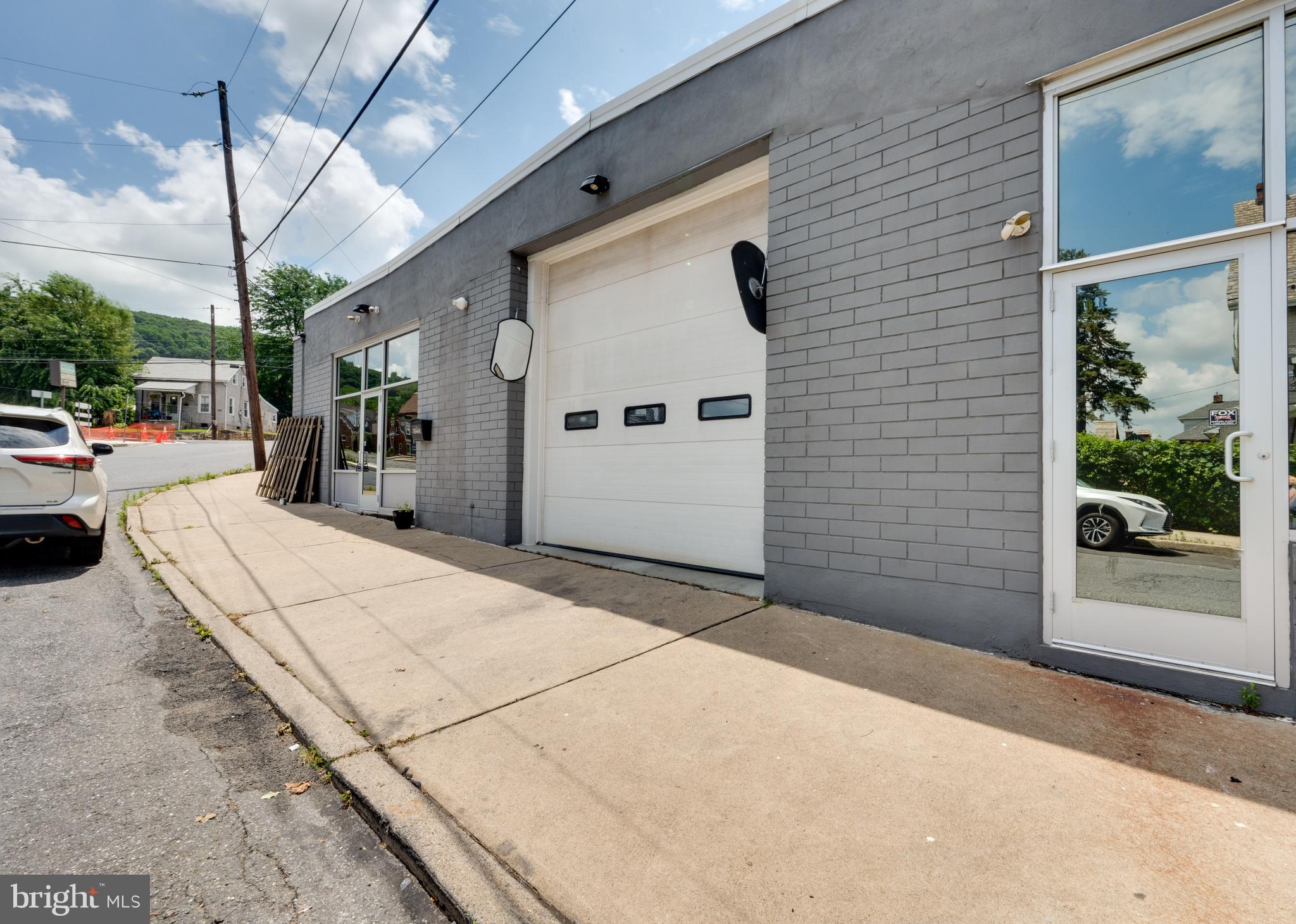 600 N HOFFERT STREET
