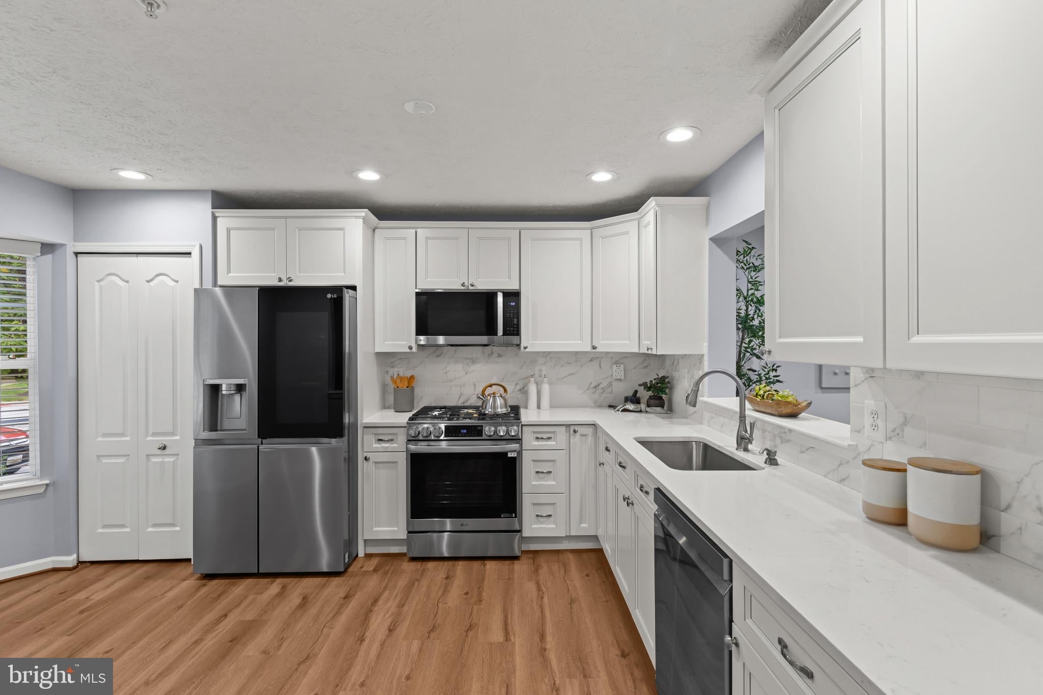 3317 HOLLOW COURT