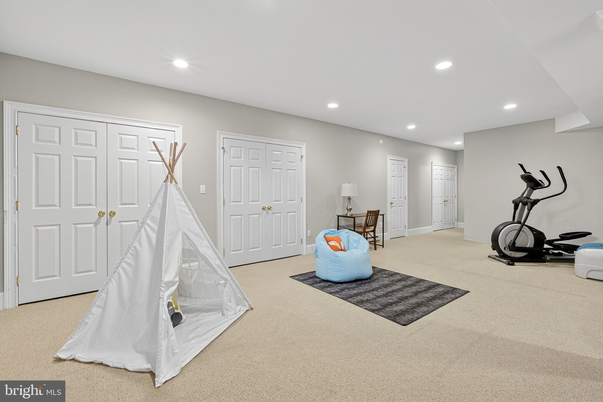 CHERRY CREEK - Residential