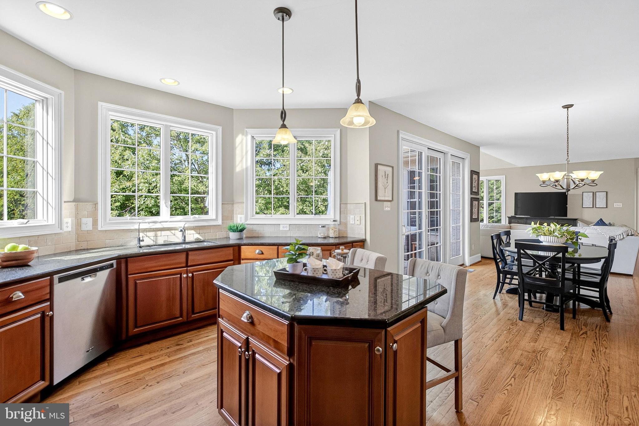 CHERRY CREEK - Residential