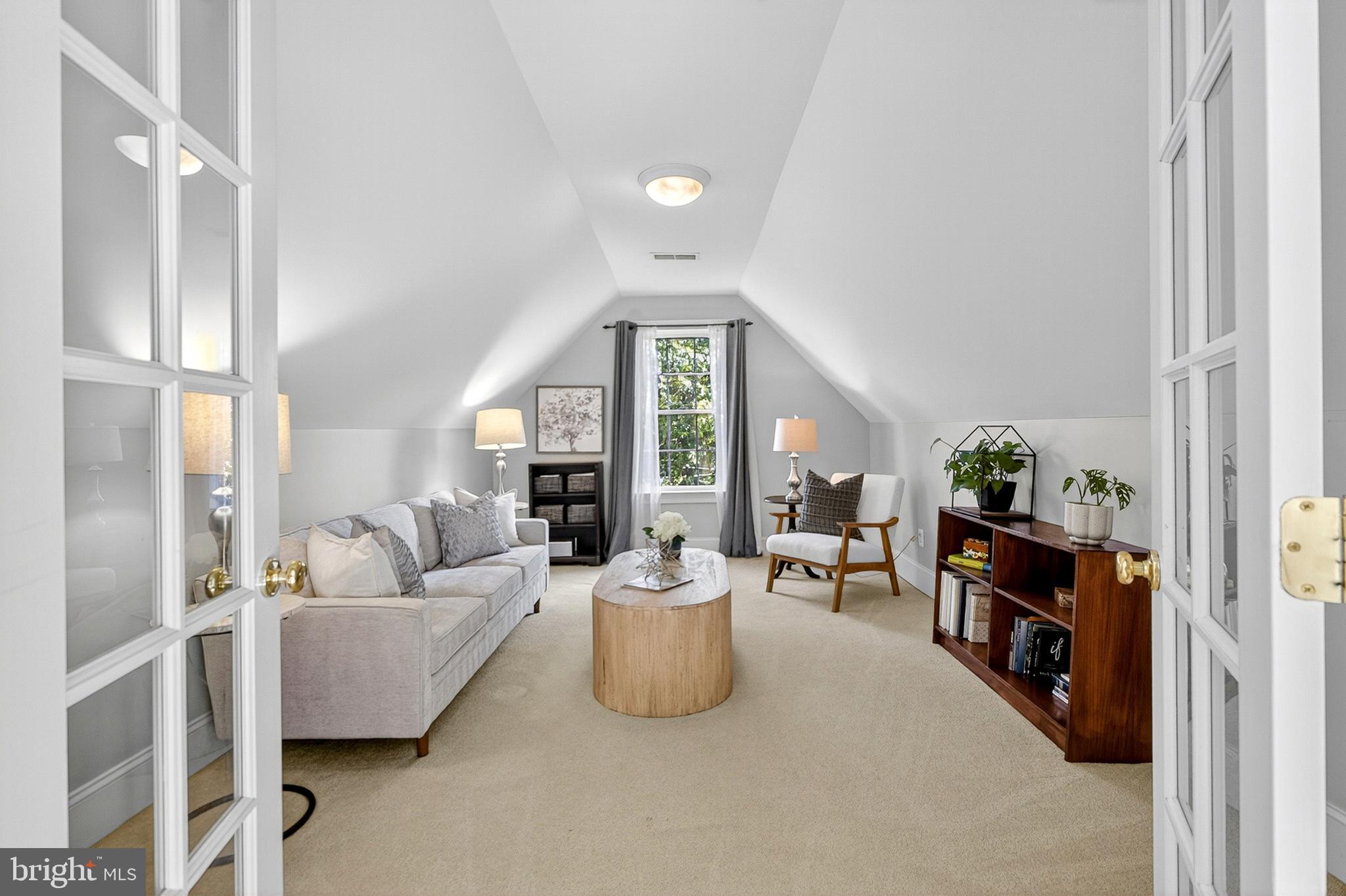 CHERRY CREEK - Residential