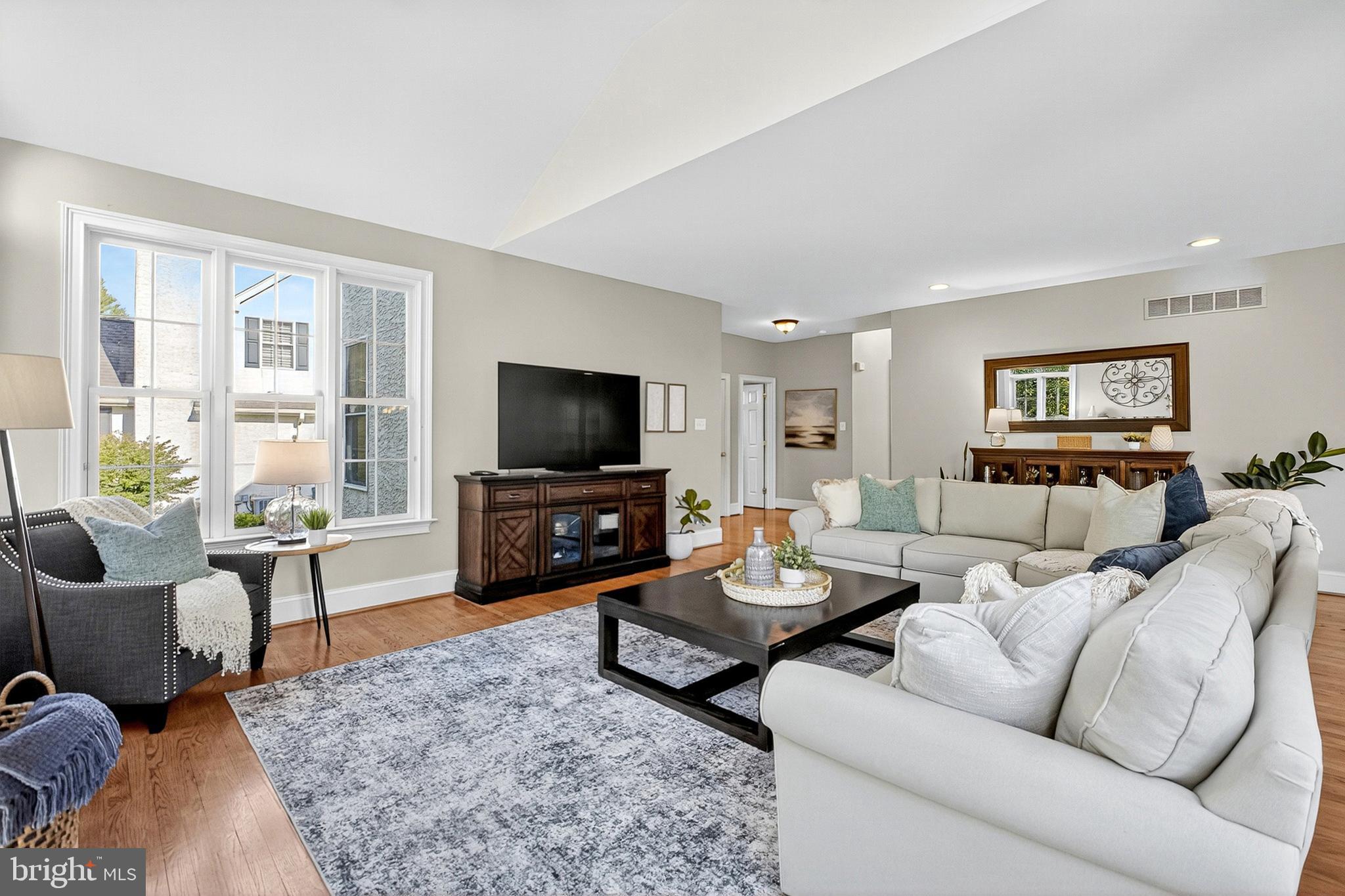 CHERRY CREEK - Residential