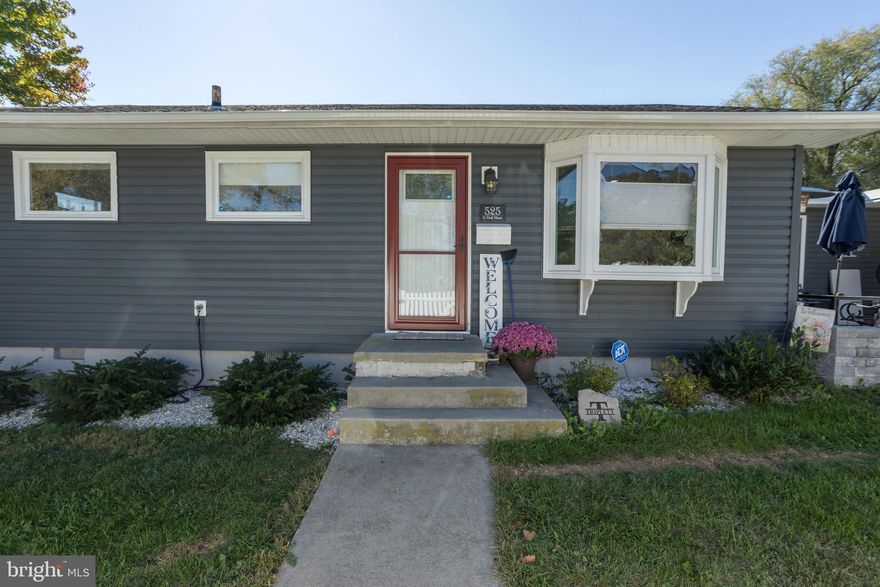 Beautiful and affordable Gem in the middle of Winchester City.
Private, fully fenced yard with extra parking and storage. 
Updated A/C and two year old roof.