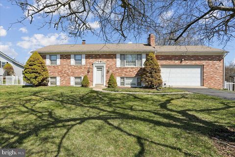 Homes For Sale - 21909 Frederick Road<br/> BOYDS, MD 20841