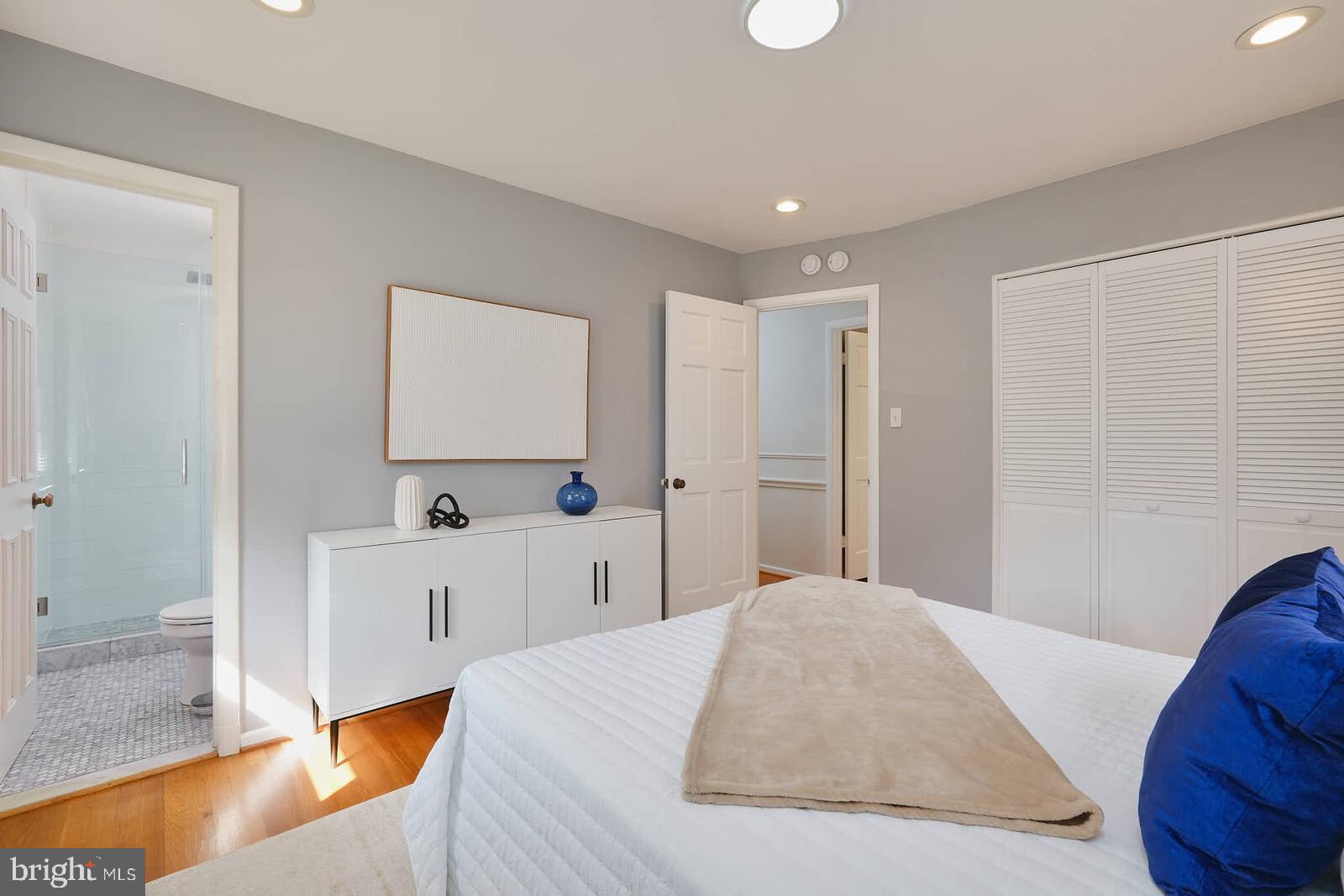 VIENNA WOODS - Residential