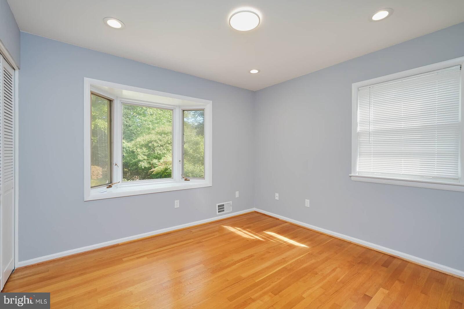 VIENNA WOODS - Residential