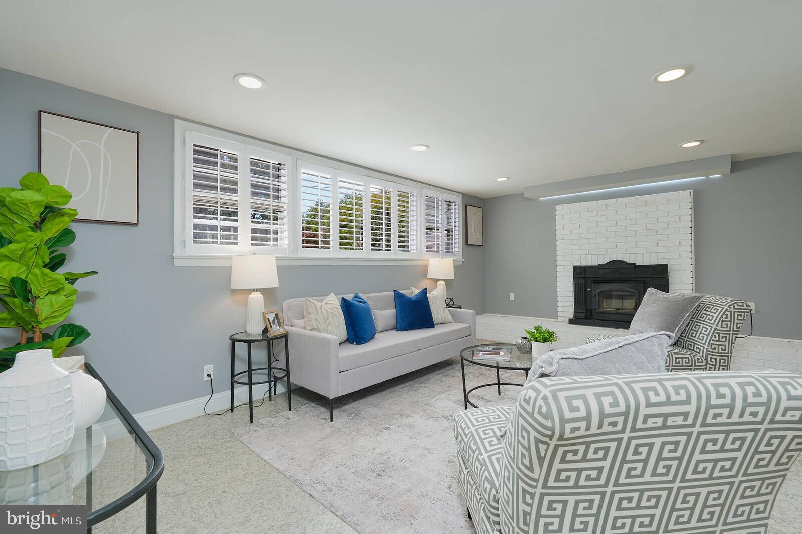 VIENNA WOODS - Residential