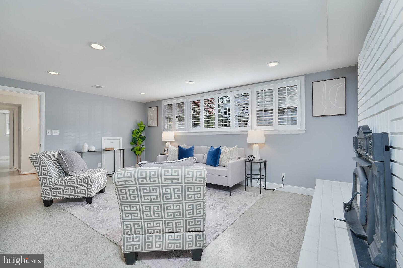 VIENNA WOODS - Residential