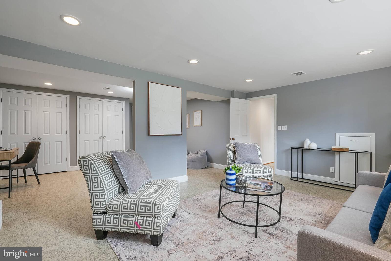 VIENNA WOODS - Residential