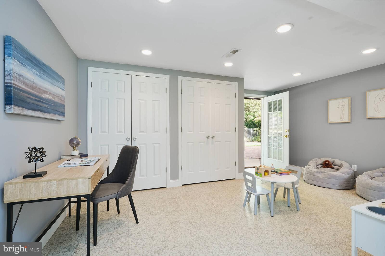 VIENNA WOODS - Residential