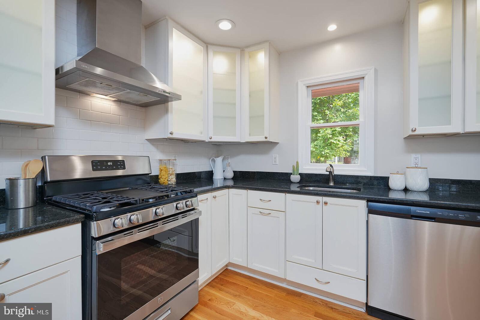 VIENNA WOODS - Residential