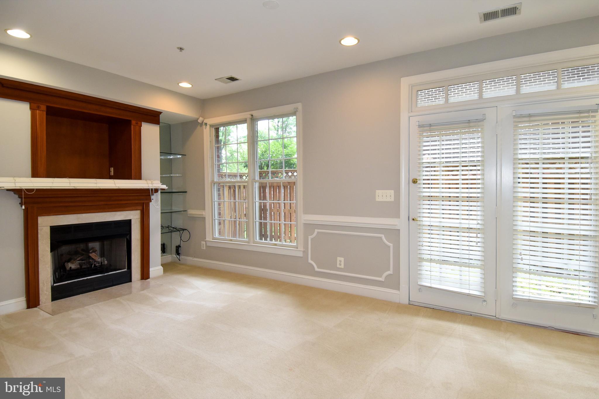 MCLEAN CREST - Residential Lease